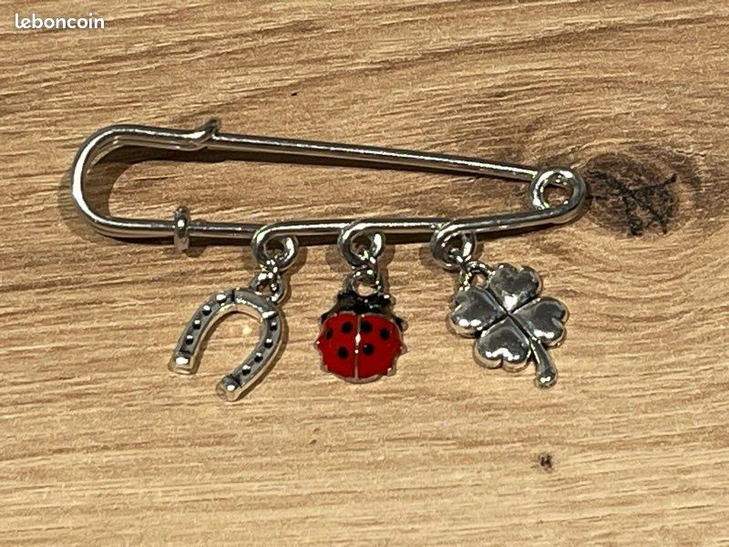 Breloque trèfle à 4 feuilles motif coeur 6mm doré