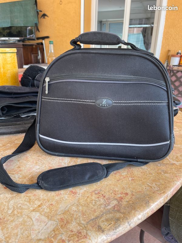 Sac a bandouillere neuf (image 1)