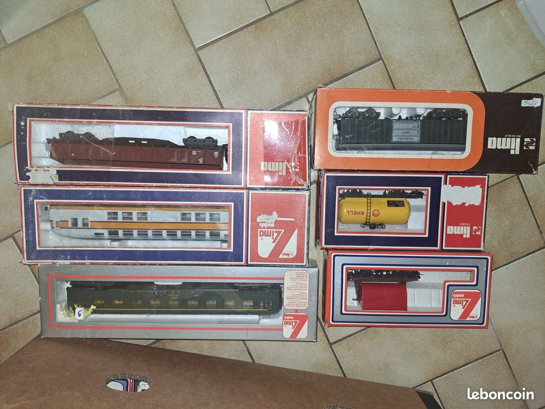 Lot de 4 wgaons à l'echelle TT 1/120