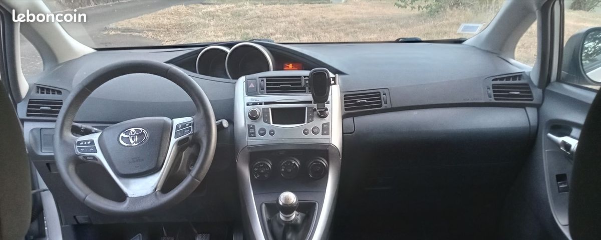 Toyota verso 2.0 d-4d 7 places 126 cv (image 3)