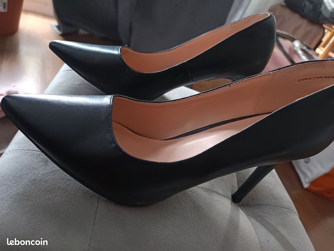 Chaussure a talon noir (image 2)