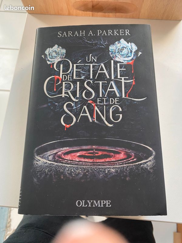 Un pétale de cristal et de sang (image 1)