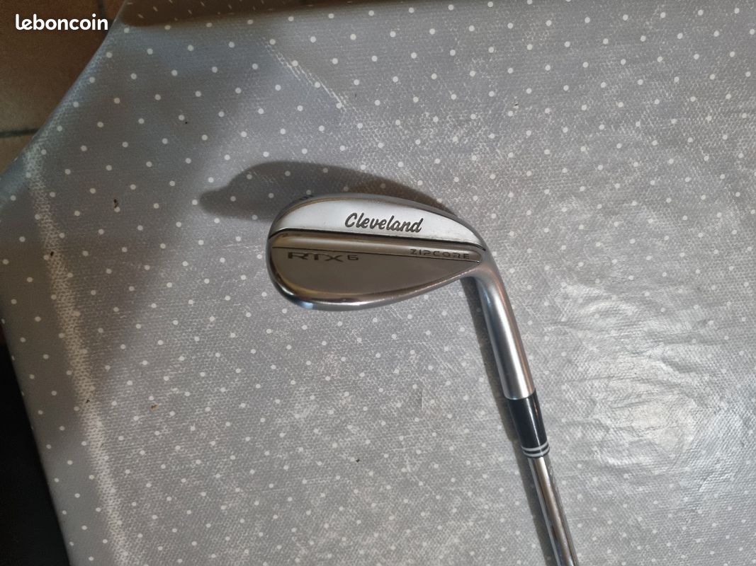Club Cleveland CG15 56°, Sand Wedge, 10 Rainures Zippées, Tige Acier, Droitier