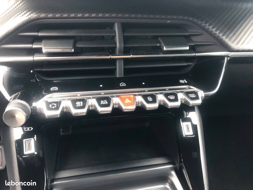 PEUGEOT 2008 Hybrid 145 e-DCS6 Allure (image 19)