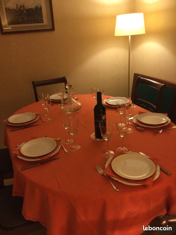 Table de salle a manger avec ses 6 chaises (image 1)