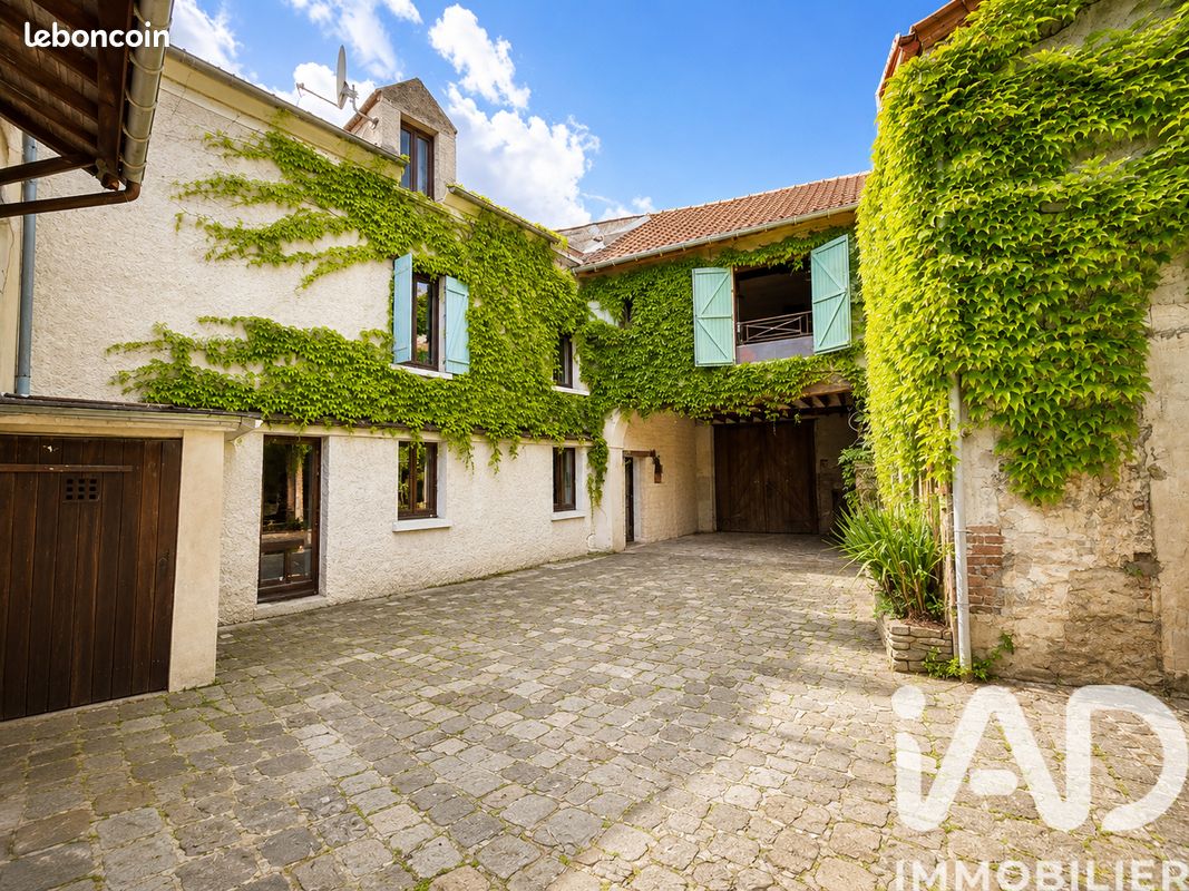 Maison 10 pièces 246 m² · à Montmagny · 246 m² · 745 000 €