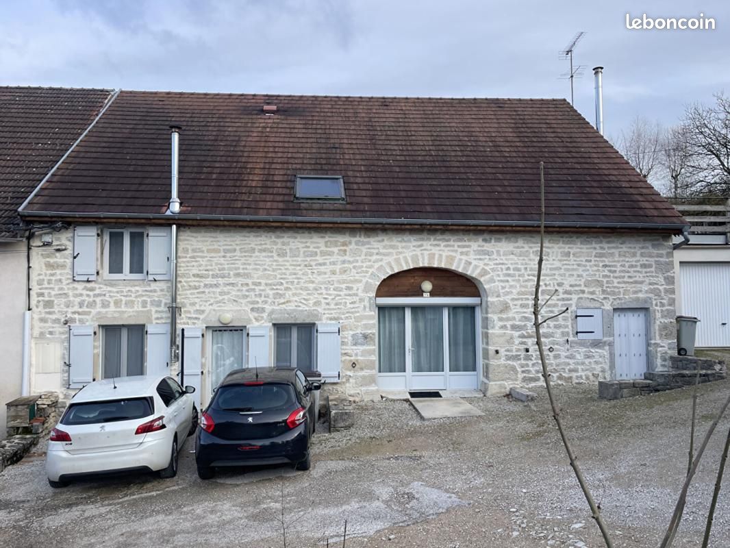 Maison 14 pièces 330 m² · à Clairvaux-les-Lacs · 330 m² · 289 000 €