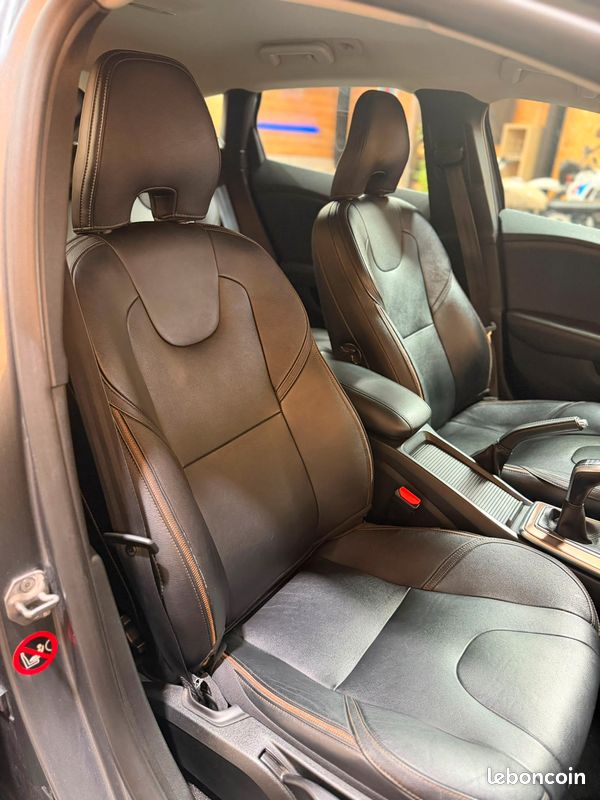 VOLVO V40 D3 CROSS COUNTRY 150ch Summum (image 5)