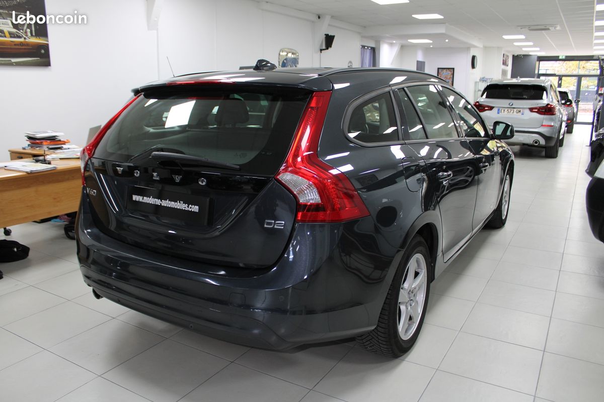 Volvo V60 D2 120CH KINETIC BUSINESS GEARTRONIC (image 4)