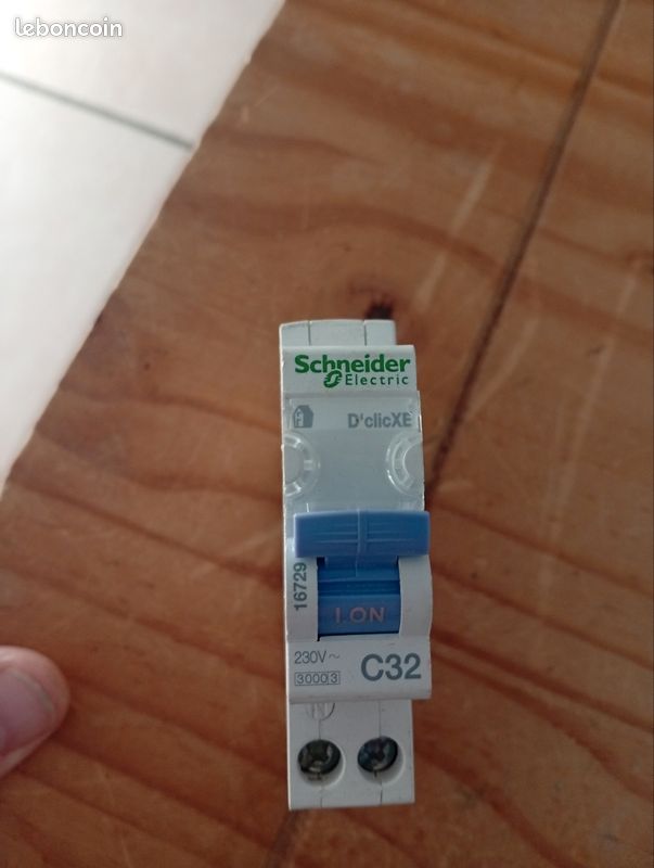 Disjoncteur Schneider DuoLine XE 1P+N 2A Courbe C - 16724 - Neuf