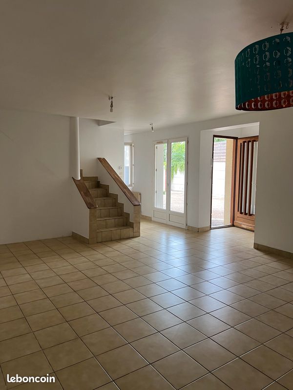 Appartement 3 pièces 92 m² · à La Riche · 92 m² · 925 €/mois