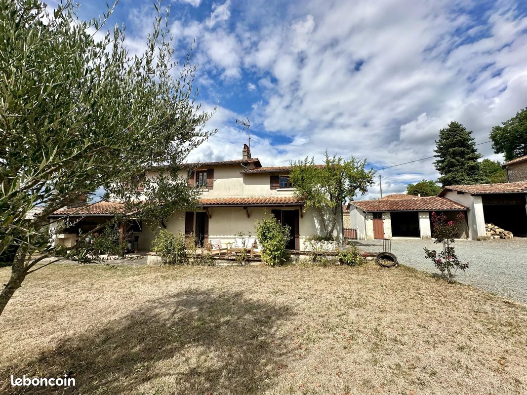 Maison 7 pièces 117 m² · à Aubeterre-sur-Dronne · 117 m² · 225 000 €