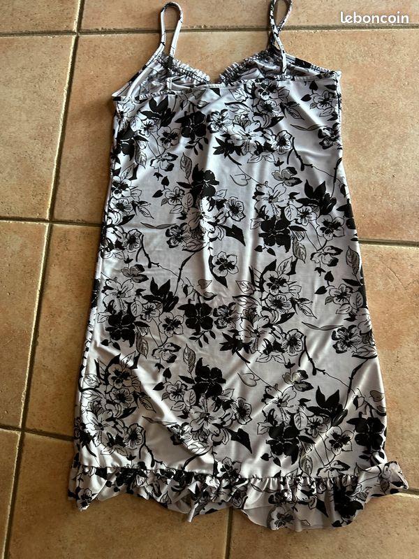 Robe brettelle fleur noire Women Only Taille 38/40 (image 2)