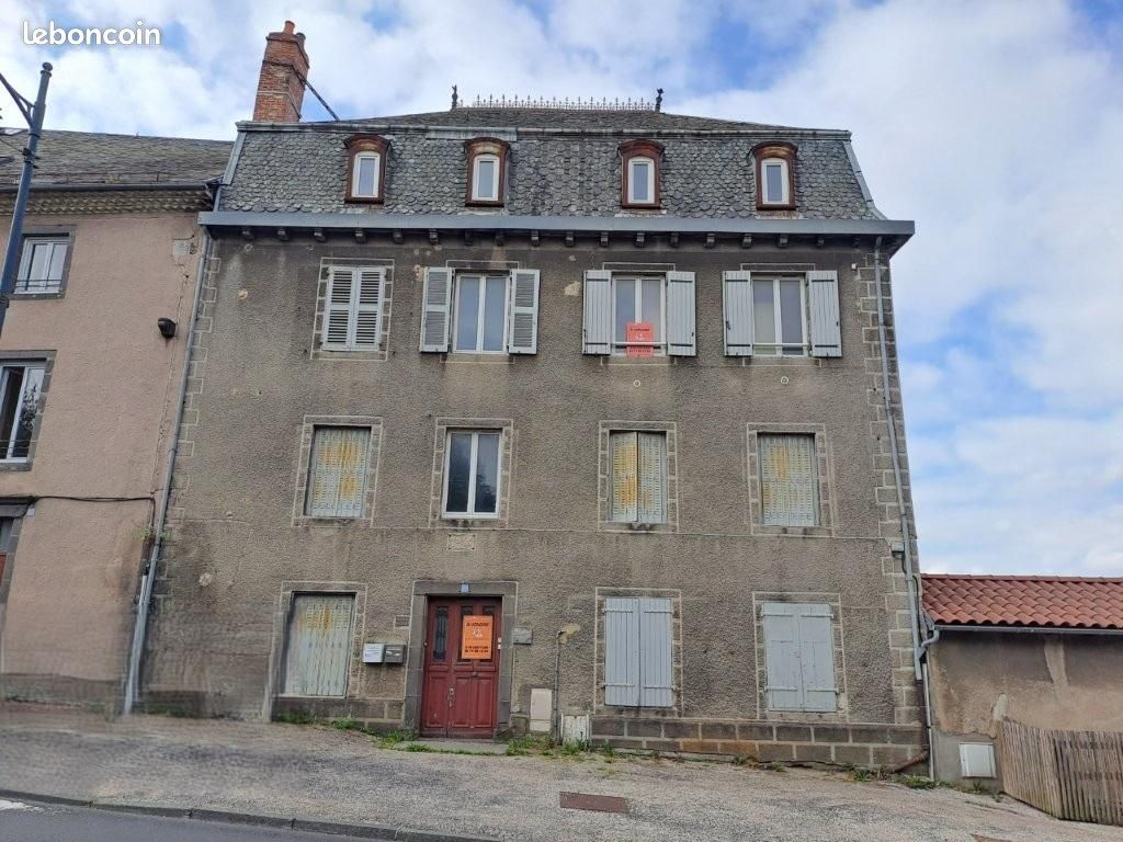 Immeuble 261 m² · à Saint-Flour · 261 m² · 136 740 €
