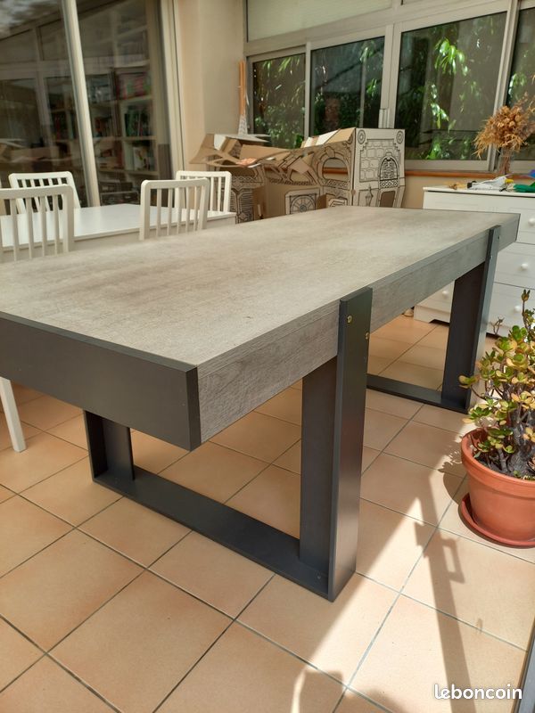 Table à manger 8 personnes (image 1)