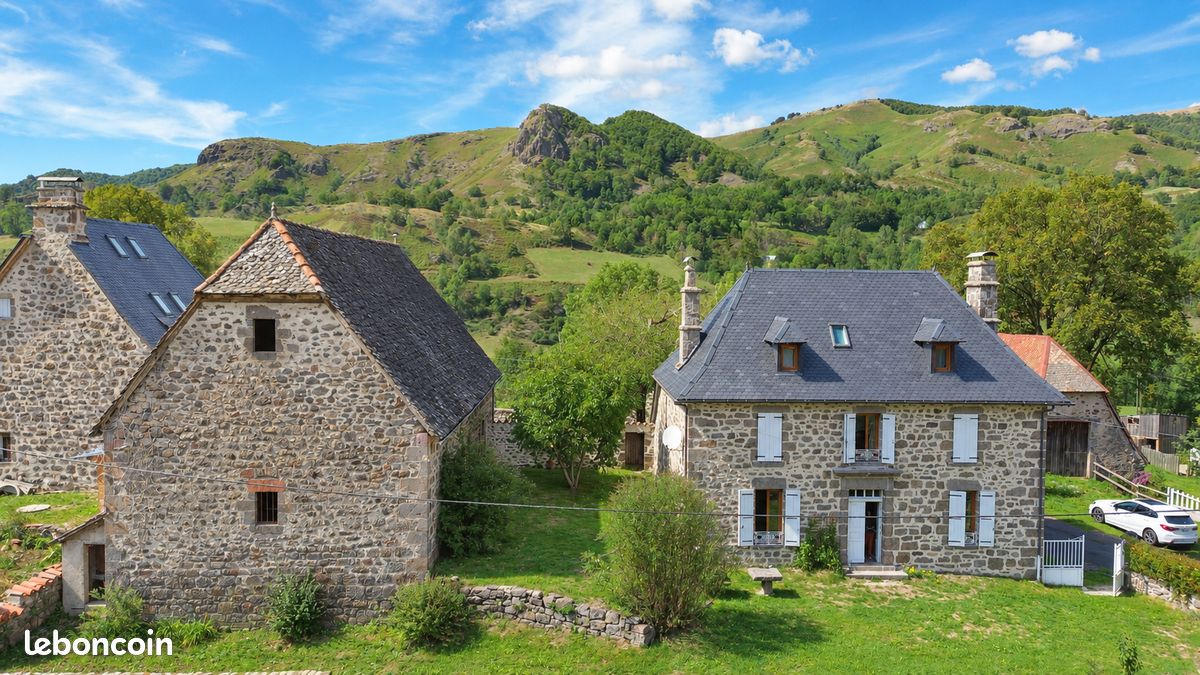 Maison 6 pièces 180 m² · à Saint-Cirgues-de-Jordanne · 180 m² · 367 000 €