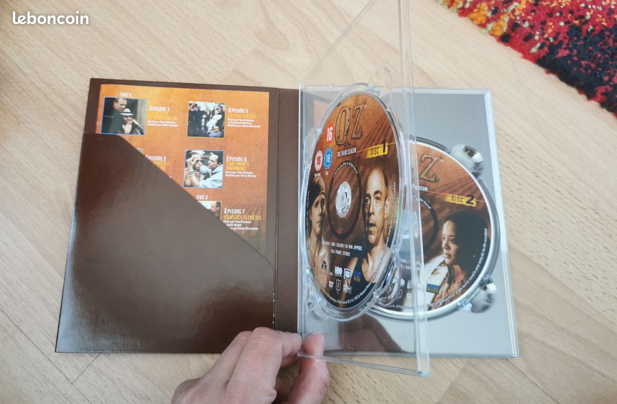 DVD "OZ" - saisons 1, 2 et 3 (image 9)