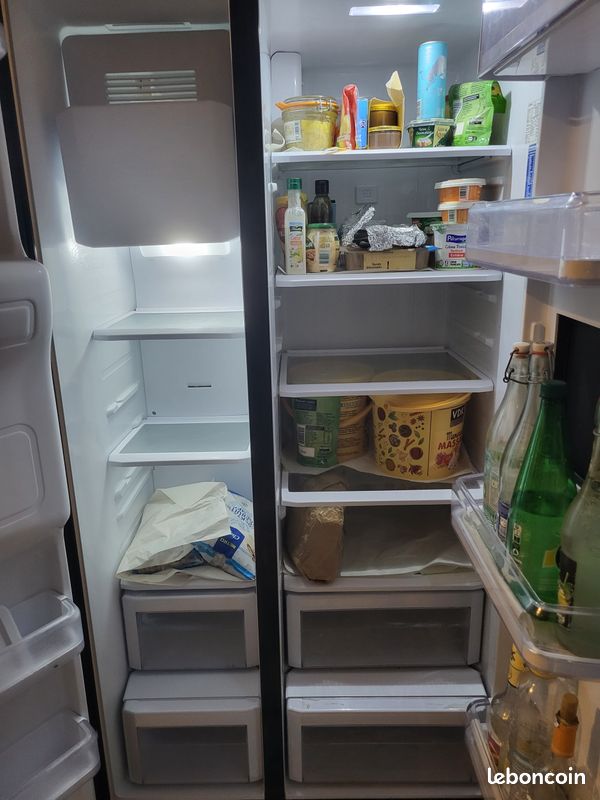 Vends très urgent frigo américain marque Samsung état très neuf 450 avec facture (image 2)
