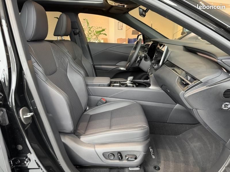 Lexus RX 450h+ F SPORT Design 4WD MY25 (image 16)