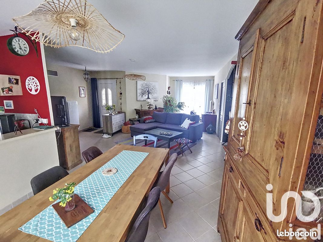 Maison 5 pièces 110 m² - La Rochefoucauld-en-Angoumois 16110 (image principale 5)