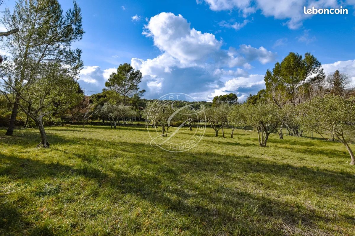 Terrain 1615 m² · à Flayosc · 1 615 m² · 216 000 €