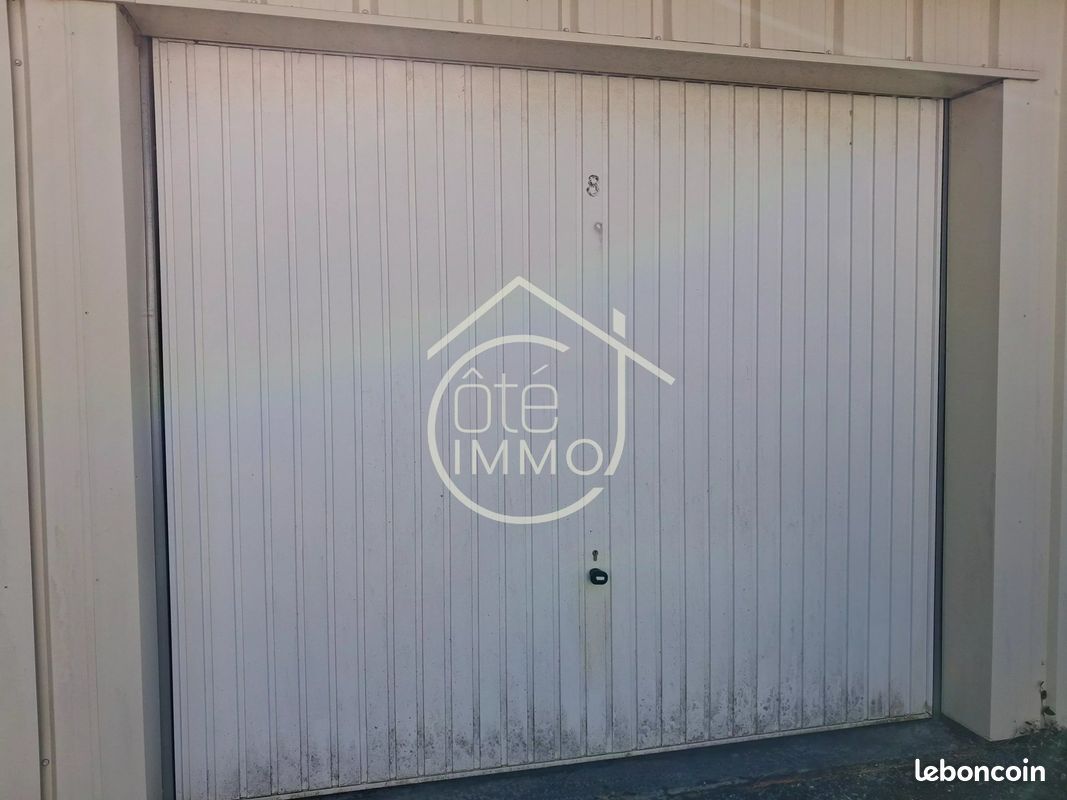 Parking 15 m² · à Castillon-la-Bataille · 15 m² · 70 €