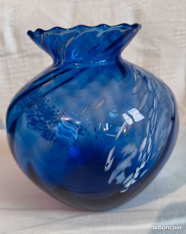 Vase en verre soufflé bleu forme Amphore 49 cm pour la maison pas