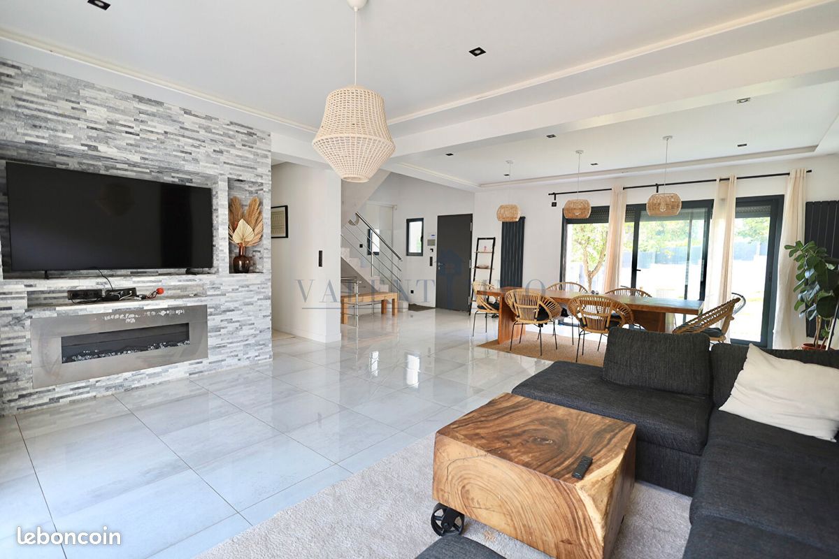 Maison 8 pièces 220 m² · à Neuilly-Plaisance · 220 m² · 890 000 €