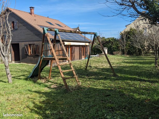 Maison familiale dans un écrin de verdure