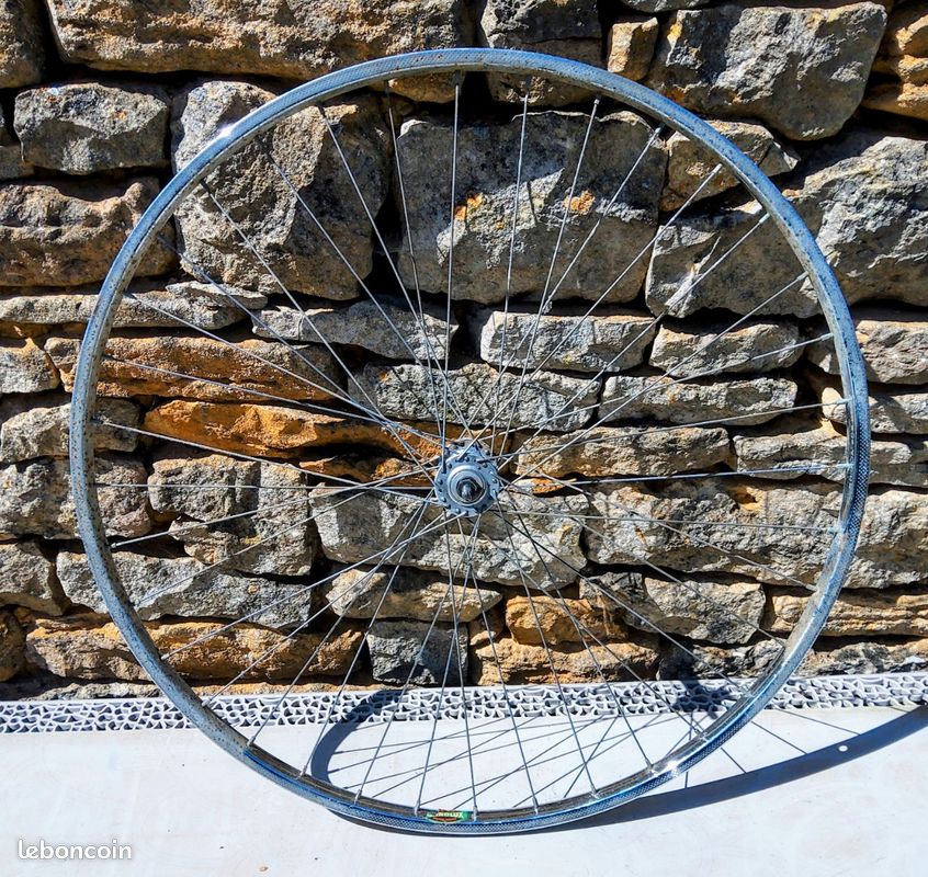 Roues à profil moyen pour vélos de course Roues à profil moyen pour vélos de course