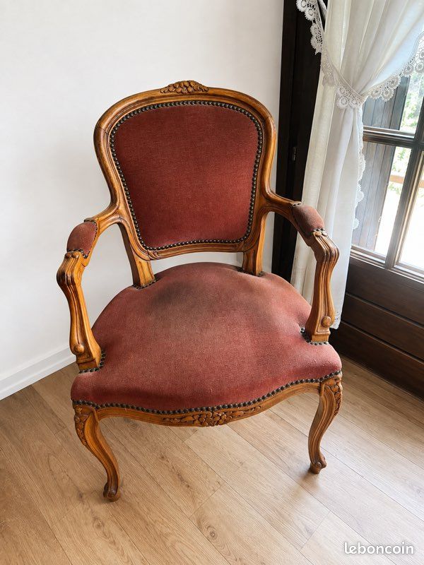 Fauteuil ancien style Louis XV cabriolet structure en bois sculpté et assises en tissu velour vieux rose (image 3)