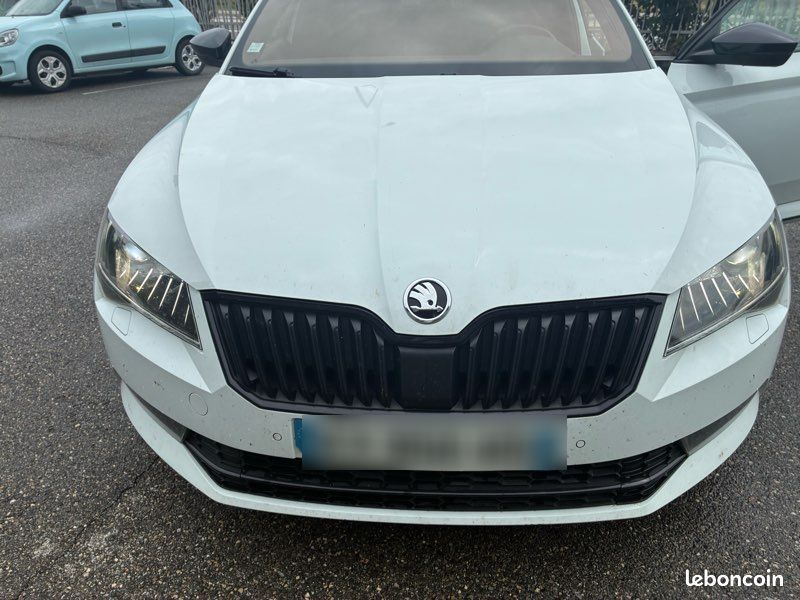 Skoda Superb Sportline 150ch DSG 1ère main (image 1)