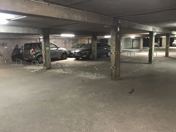 8 emplacements de parking, idéal investisseur