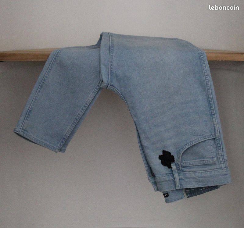 Jeans Levi's line neuf taille 30 américaine Vêtements