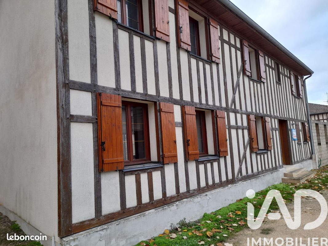 Maison 6 pièces 216 m² · à Hampigny · 216 m² · 139 000 €
