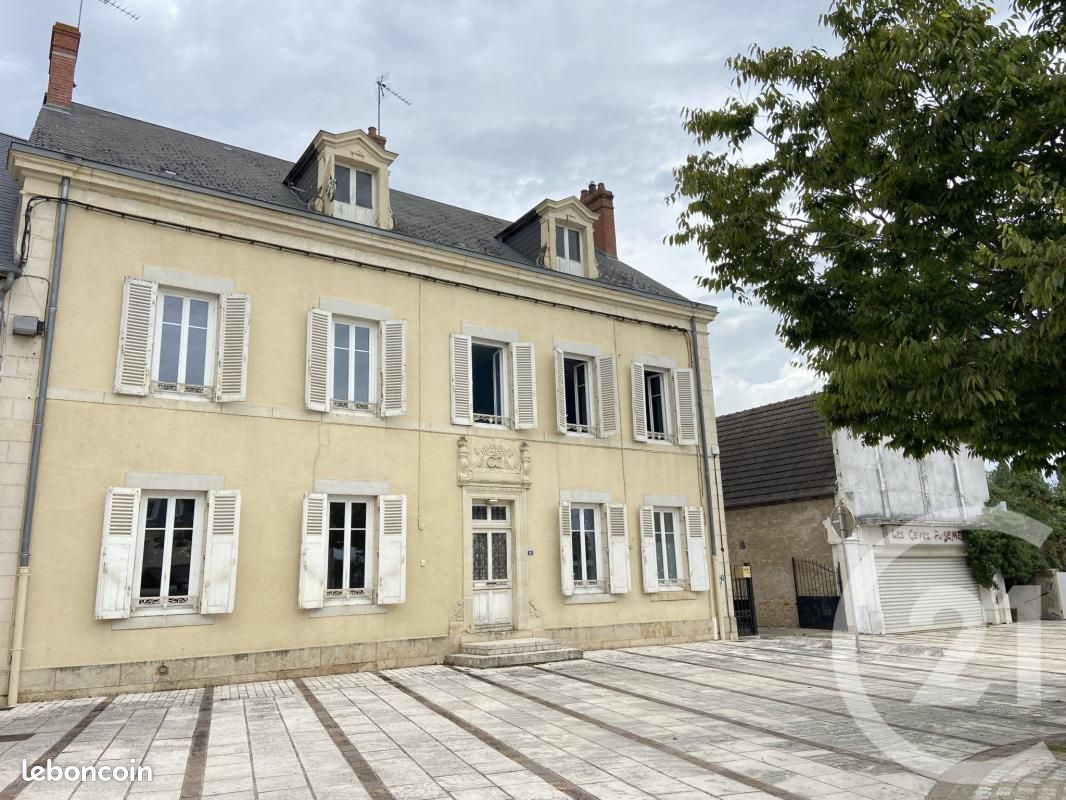 Maison 8 pièces 214 m² · à Magny-Cours · 214 m² · 260 000 €