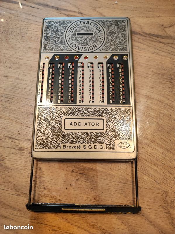 Facit model Nea - calculadora, década de 1950 - Aço