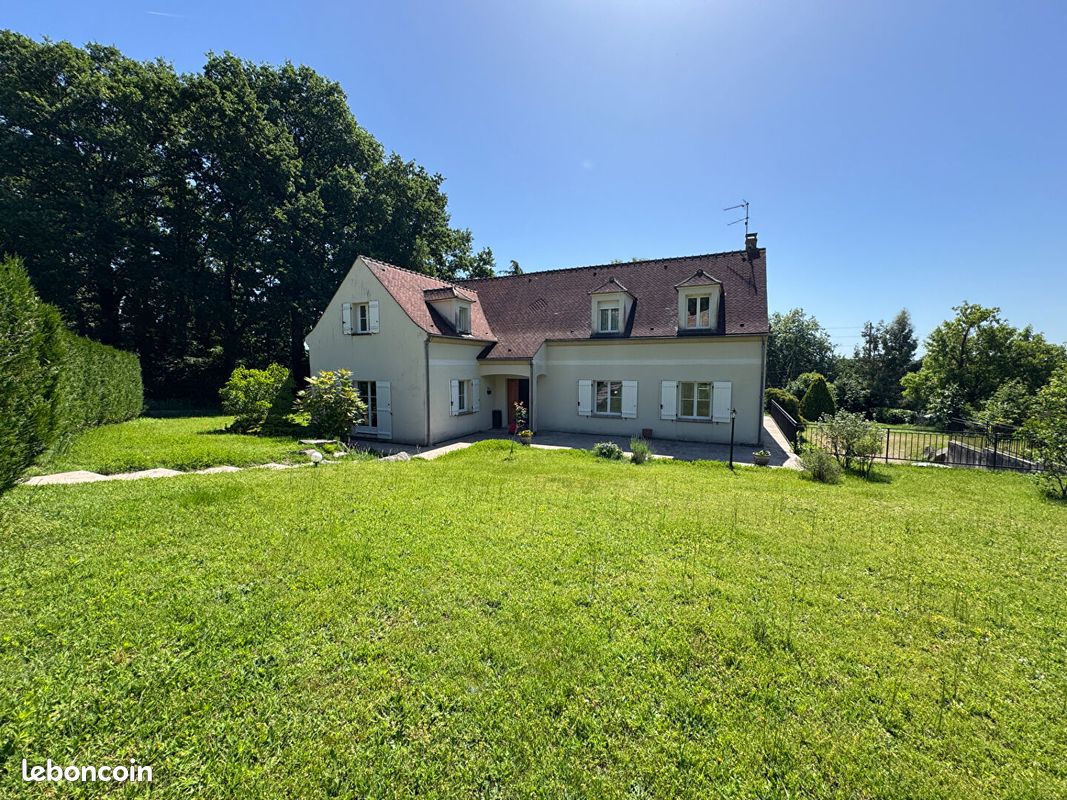 Maison 10 pièces 267 m² · à Gambais · 267 m² · 765 000 €