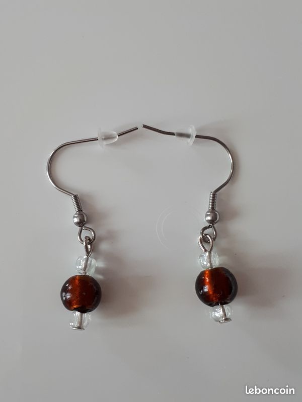 Boucles d'oreilles marron (image 1)