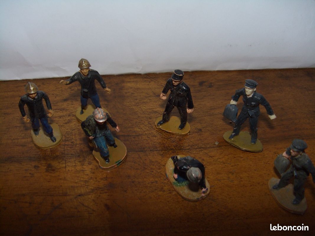 LOT anciennes figurines police STARLUX (image 2)