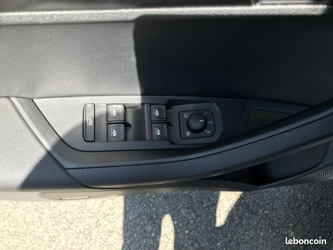 SKODA KAROQ 1.5 TSI Evo 2 150 ch ACT DSG7 Sportline (image 20)