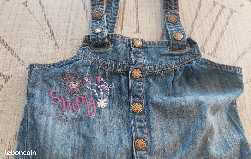 Robe en jean fin avec broderie t 6 ans bon état (image 2)