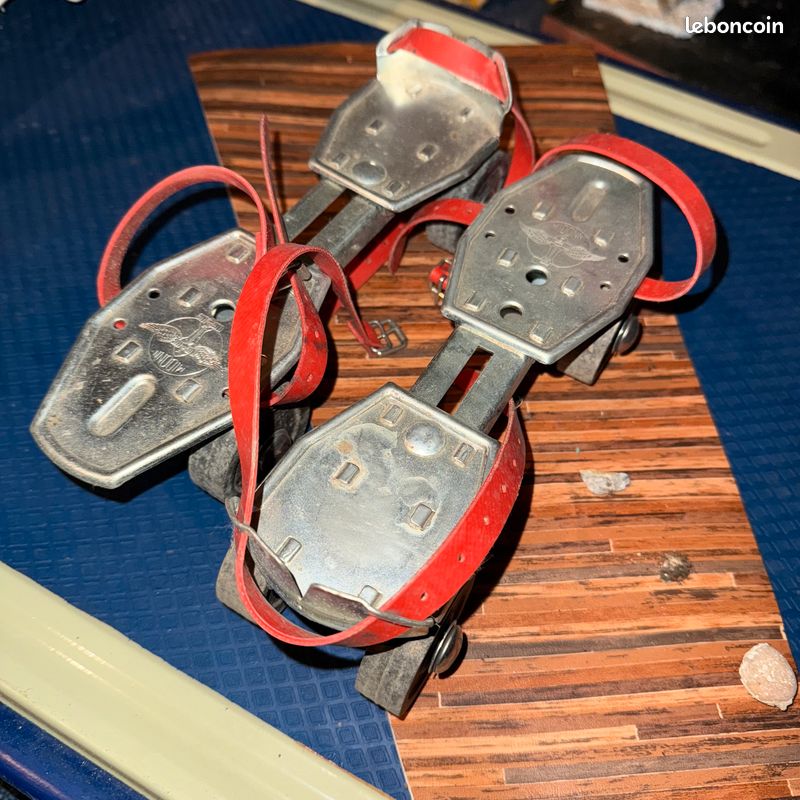 VINTAGE paire patins a roulettes reglables MIDONN dans leurs boite NEUF