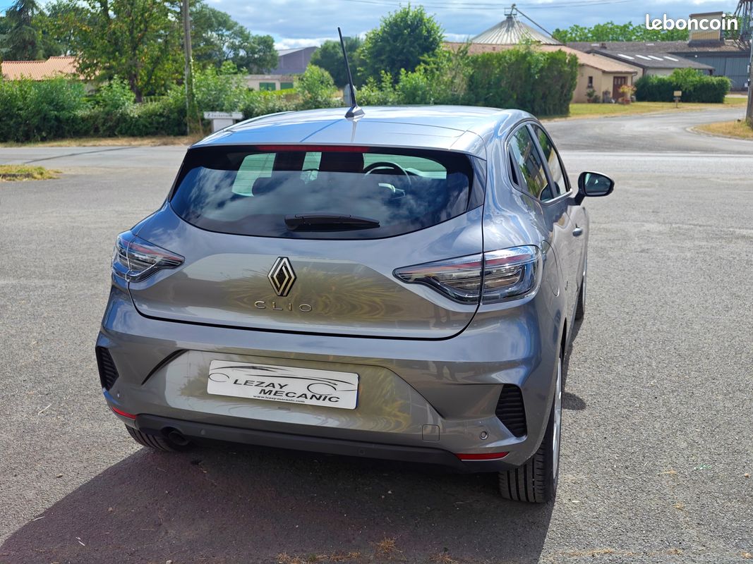 Renault clio v tce 90 ch gsr2 evolution - 09/2024 - 11 100 km - GARANTIE CONSTRUCTEUR - (image 2)