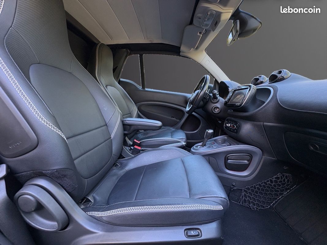 SMART FORTWO CABRIO Cabriolet 109 ch Brabus Xclusive- Capote Grise-Sieges en Cuir Chauffant-JBL-Camera et Bip de Recul (image 9)