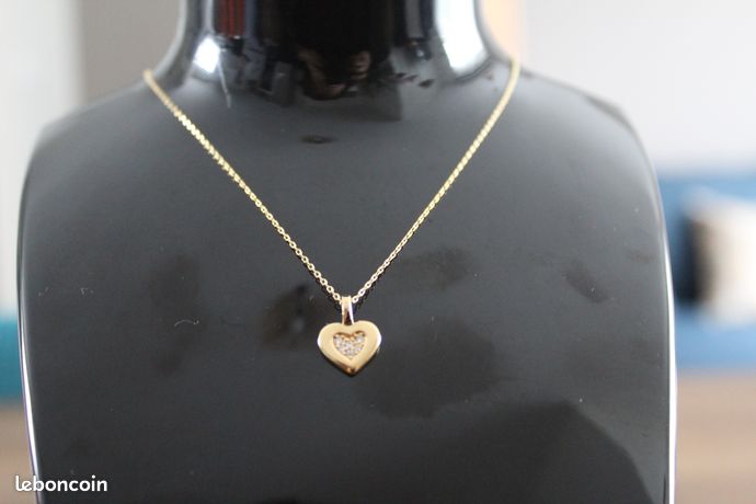 Pendentif Coeur Vintage En Métal Plaqué Or Ciselé Et Ajouré - Chaîne Incluse, état Impeccable