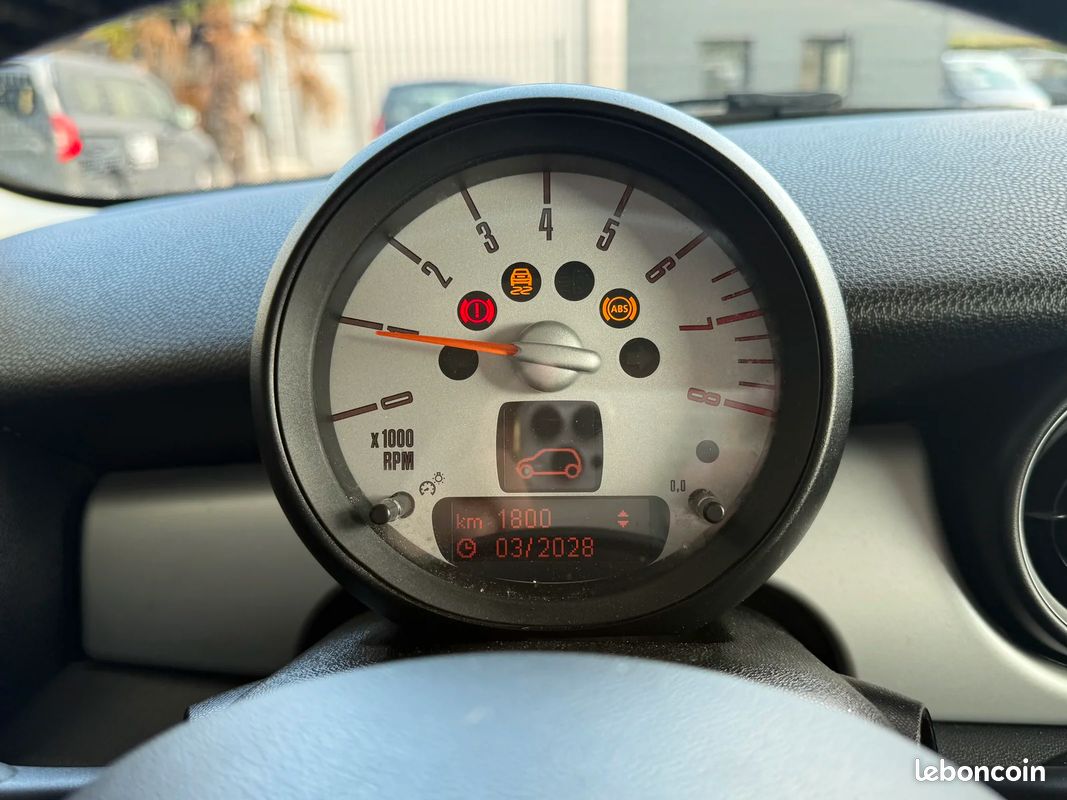 Mini COOPER (R56) LCI One 1.6 i 16V 98 CV + CLIM AUTO + PHARES AUTO (image 21)