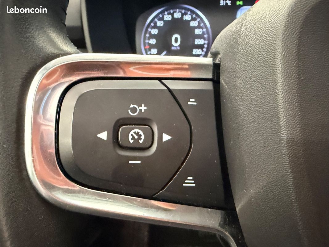 Volvo XC40 T5 Twin engine 261Ch Inscription - TVA RECUPERABLE / 1ERE MAIN / TOIT OUVRANT PANORAMIQUE / COFFRE ELECTRIQUE / CAMERA DE RECUL (image 16)