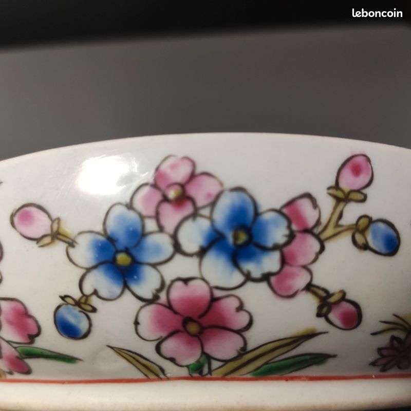 Boîte couverte ancienne en porcelaine polychrome - Décor Floral - Style Famille Rose (image 6)