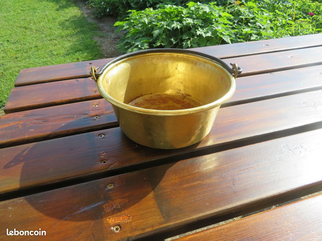 Ancien chaudron/seau en cuivre jaune avec anse pliante en fer forgé riveté - FRANCE (XIXé) (image 1)
